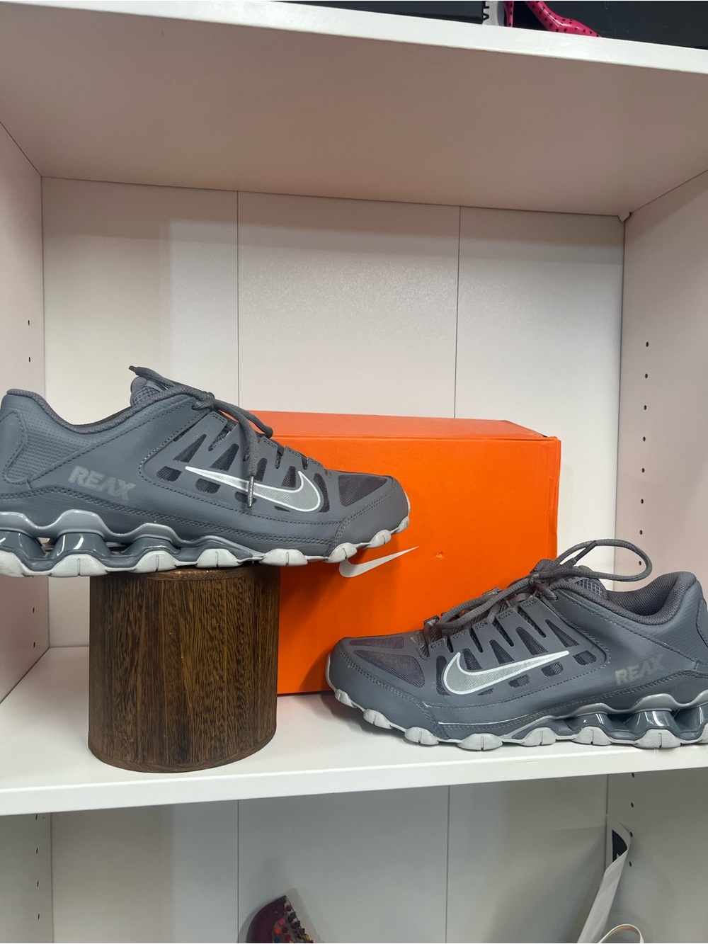 🔥🔥 Nike Reax 8 TR Grey workout shoes Sneakers men size 8.5 women size 10.5